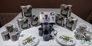 31 STAR WARS LICENSED COLLECTORS VALUED @ $800 RARE HARD TO FIND ITEMS! NWT